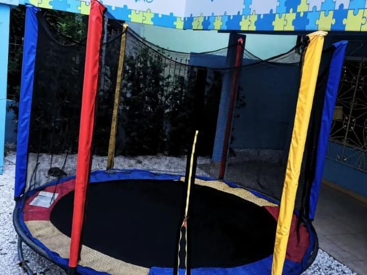 Trampolim na área externa da unidade Itapema